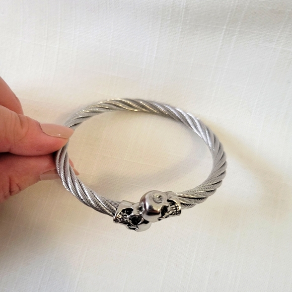 NEW Double Skull Rhinestone Eye Twisted Silver Cable Open Cuff Bracelet - Picture 3 of 12